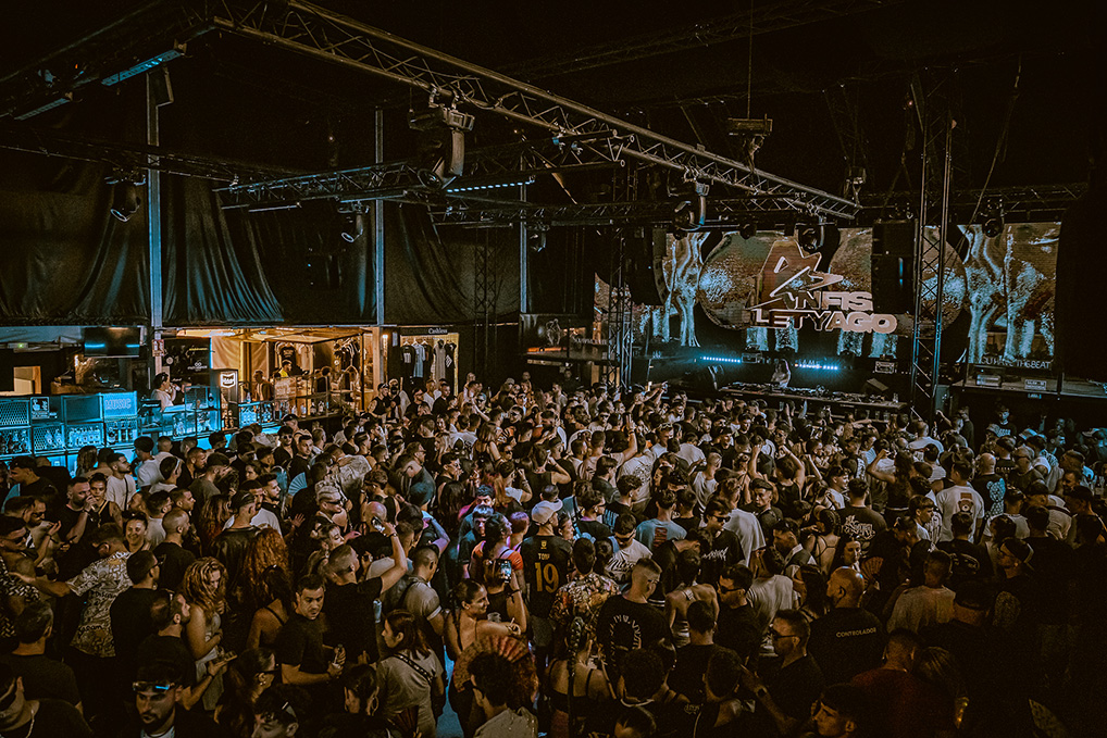 METRO DANCE CLUB