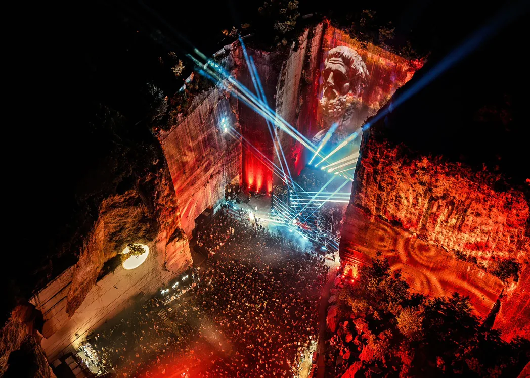 Carl-Cox-cave-romane-002